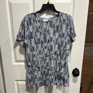 Chevron Patterned Blue and White Women's Top (M888)
